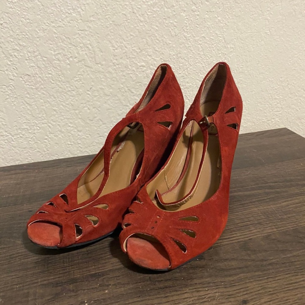 Women’s red wedge shoe size 10
